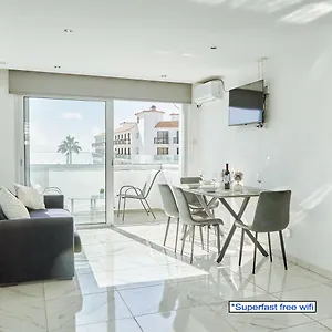 Nissi Avenue Hotel apartamentowy
